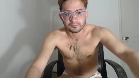 Snapshot of peter_x_annaud chatting on December 4, 10:24 am FELIPE online show from December 4, 10:24 am