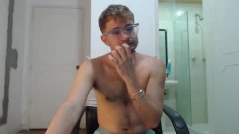 Snapshot of peter_x_annaud chatting on February 5, 10:22 pm FELIPE online show from February 5, 10:22 pm