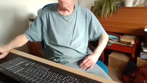 petitwilly online show from April 21, 11:38 am