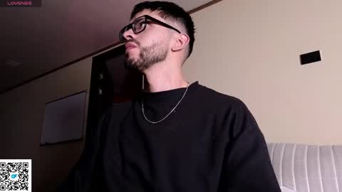 phantom_bigger1 online show from April 20, 4:15 am