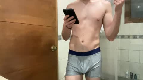 Snapshot of phil1010109 chatting on January 8, 3:51 am phil1010109 online show from January 8, 3:51 am