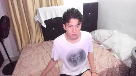 picaszomilos350 online show from February 13, 6:41 am