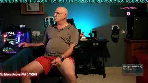 Snapshot of pilot_dave_69 chatting on October 1, 3:43 am Dave online show from October 1, 3:43 am