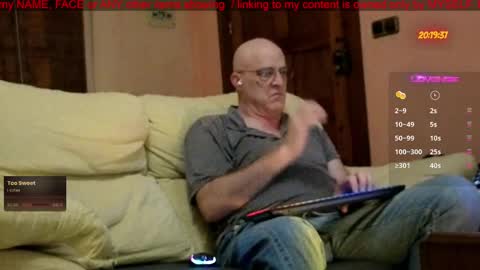 Snapshot of pilot_dave_69 chatting on February 20, 7:19 pm Dave online show from February 20, 7:19 pm