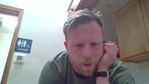 Snapshot of pointbreakfroth chatting on October 28, 2:25 am Pointbreakfroth online show from October 28, 2:25 am