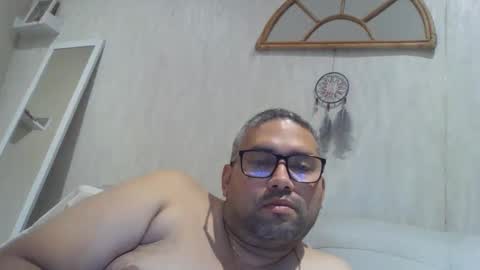 pollofrio45 online show from May 3, 10:56 pm