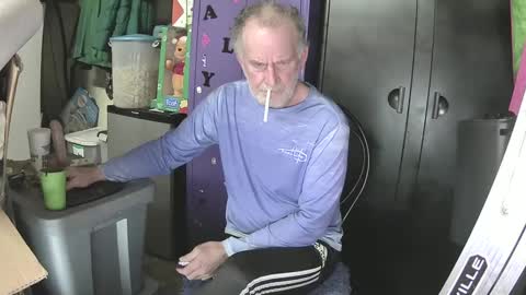 Snapshot of pussy_licker0127 chatting on December 11, 4:27 pm Mark online show from December 11, 4:27 pm