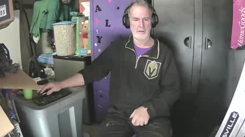 Snapshot of pussy_licker0127 chatting on December 20, 4:14 pm Mark online show from December 20, 4:14 pm