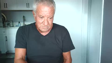 Snapshot of quest_one chatting on October 28, 12:24 am Jim online show from October 28, 12:24 am