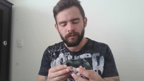 Snapshot of ragnor_vex chatting on February 7, 5:29 pm Ragnor vex online show from February 7, 5:29 pm