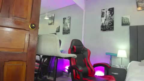 Raphael Nyon online show from March 2, 5:08 am