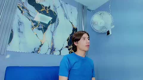 raphael_nyon1 online show from June 13, 7:23 pm