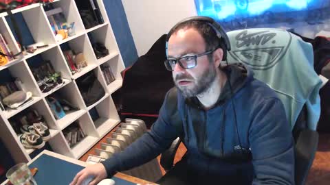 ravingr3d3 online show from February 11, 9:09 am