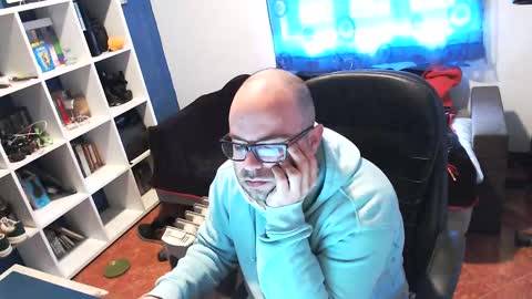 ravingr3d3 online show from February 24, 9:10 am