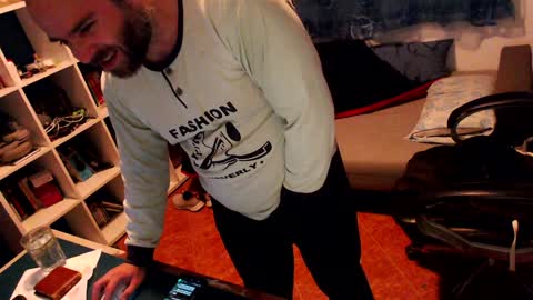 ravingr3d3 online show from December 31, 1:15 am