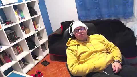 ravingr3d3 online show from December 16, 11:12 pm