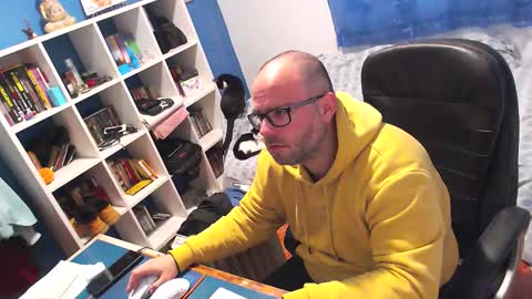 ravingr3d3 online show from February 4, 9:15 am