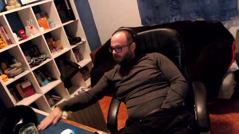 ravingr3d3 online show from December 28, 10:13 pm