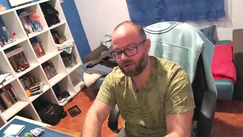 ravingr3d3 online show from March 22, 12:15 am