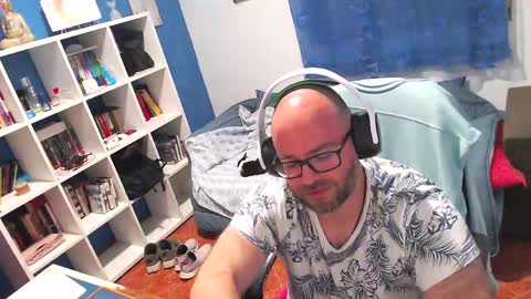 ravingr3d3 online show from April 16, 10:45 pm