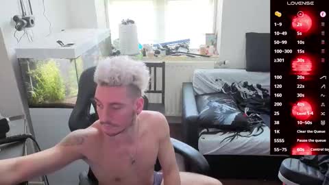 Rayzel online show from March 9, 1:05 pm