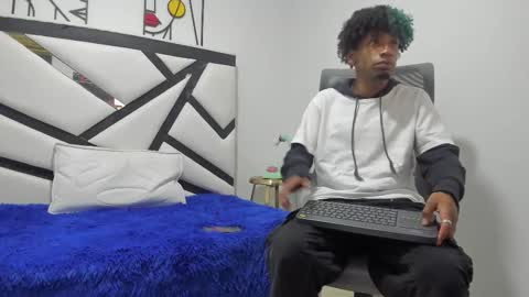 Snapshot of redbryan_ebano chatting on October 20, 7:18 pm redbryan_ebano online show from October 20, 7:18 pm
