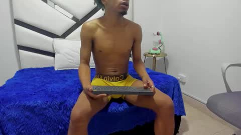 Snapshot of redbryan_ebano chatting on October 16, 7:44 pm redbryan_ebano online show from October 16, 7:44 pm