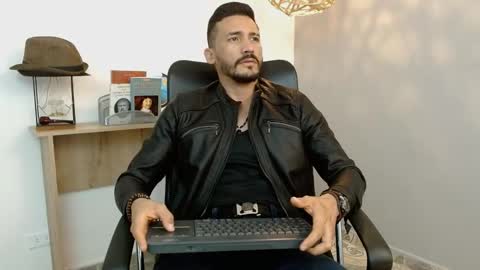   REIKO  online show from February 15, 8:01 pm