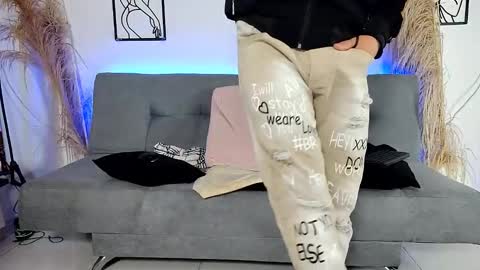 reymasterhot online show from December 5, 10:17 pm