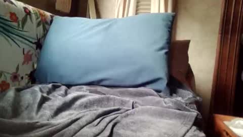 ri_tugger33 online show from May 27, 7:22 pm