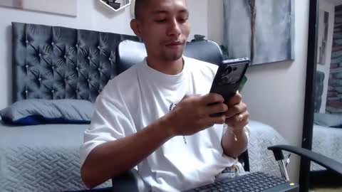 Snapshot of richar_voller chatting on October 20, 1:04 pm richar_voller online show from October 20, 1:04 pm
