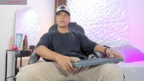 Snapshot of ricky_owens1 chatting on October 20, 2:43 pm Ricky online show from October 20, 2:43 pm