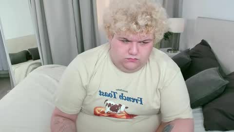 Snapshot of riven_miller chatting on September 12, 8:31 pm riven_miller online show from September 12, 8:31 pm