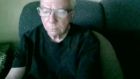 Snapshot of rk504 chatting on October 9, 1:32 am Ron online show from October 9, 1:32 am