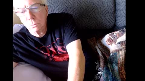 Snapshot of rk504 chatting on December 17, 5:15 pm Ron online show from December 17, 5:15 pm