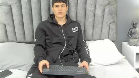 Roan Birkin online show from March 4, 7:43 pm