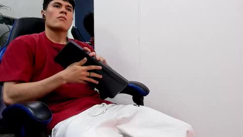 Roan Birkin online show from October 6, 7:29 pm