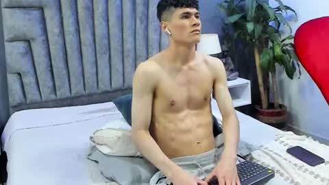 Roan Birkin online show from March 12, 7:38 pm