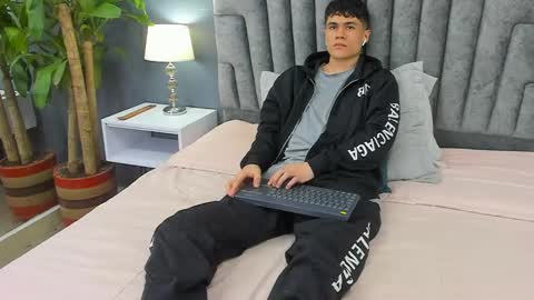 Roan Birkin online show from February 12, 7:24 pm