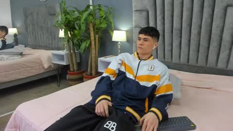 Roan Birkin online show from February 10, 7:38 pm