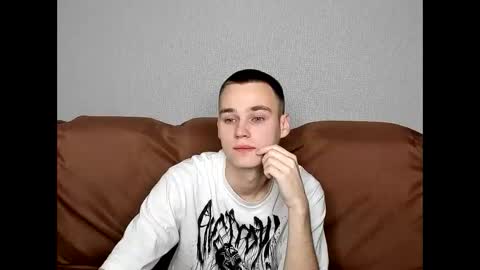 robert10211 online show from November 3, 11:36 am