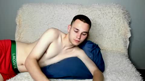 robert10211 online show from July 2, 7:03 am