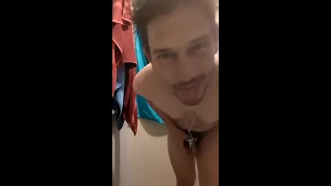 roberth646621935 online show from March 19, 4:59 am