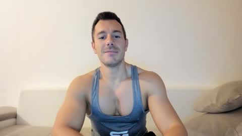 Snapshot of roberto4ever chatting on October 15, 4:20 am roberto4ever online show from October 15, 4:20 am