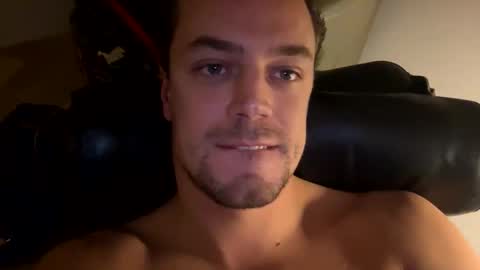 robertooeeerr online show from October 24, 9:05 pm