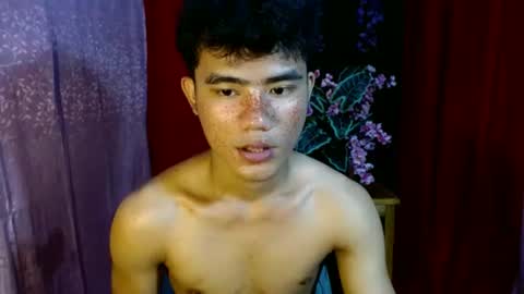 roianboyyy online show from June 30, 11:39 pm