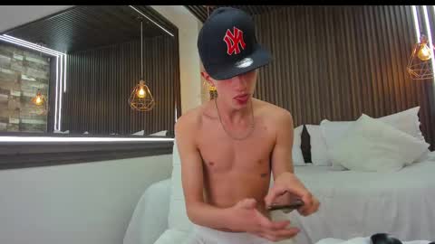 twink juli online show from February 27, 11:20 am