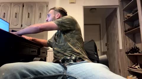 roofguy11 online show from December 29, 3:33 am