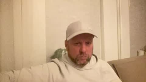 rowannp1 online show from April 3, 9:00 pm