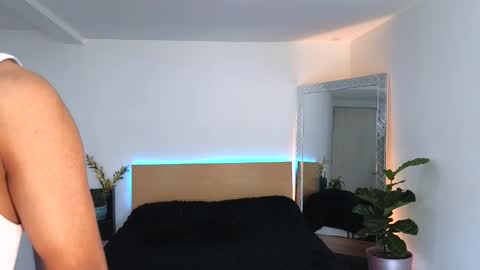 Snapshot of russell_adams_ chatting on September 15, 7:37 pm R U S S E L L online show from September 15, 7:37 pm